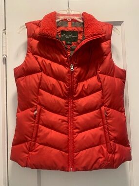 EDDIE BAUER VERY GOOD PREOWNED CONDITION RED GOOSE DOWN ZIP-UP VEST IN SIZE S